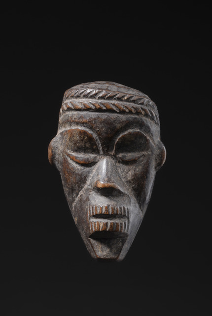 Miniature mask "ma go", Liberia, Mano, Size: H: 7 cm (H: 2.8 inch), ID: 3052405