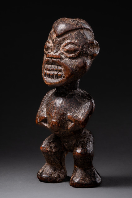 Power figure "mu' po", Cameroon Grassfields, Bamileke, Size: H: 11 cm (H: 4.3 inch), ID: 3052439