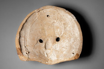 Masque de théâtre féminin, env. 1er – 3e siècle apr. J.-C., Romain, Taille: H: 14 cm (H: 5.5 inch), ID: 3052560 - 2/2