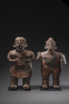 Männlich-weibliches Figurenpaar, Westmexiko, Ixlan Del Rio, ca. 200 v. Chr. - 300 n. Chr., Mexiko, Nayarit, Größe: H: 50,3 cm & 50,7 cm (male/female) (H: 19.8 inch & 20.0 inch (male/female)), ID: 3052453 - 3/5