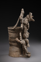 Figurale Urne, ca. 300 - 800 n. Chr., Mexiko, Zapoteken, Oaxaca, Monte Albán III, Größe: H: 45,5 cm (H: 17.9 inch), ID: 3052463 - 4/5