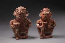 Hockendes Figurenpaar, ca. 200 v. Chr. – 300 n. Chr., Mexiko, Nayarit, Ixtlán del Rio, Größe: H: 21,8 cm & 23 cm (H: 8.6 inch & 9.1 inch), ID: 3052479 - 3/6