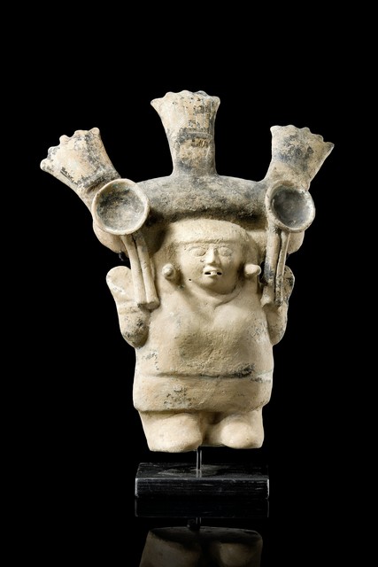 Prêtresse debout, env. 600 - 900 apr. J.-C., Mexique, Côte du Golfe, Veracruz, Taille: H: 33 cm (H: 13.0 inch), ID: 3052480