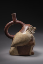 Steigbügelgefäß "Eulenkrieger", ca. 400 - 600 n. Chr., Peru, Moche, Größe: H: 20,5 cm (H: 8.1 inch), ID: 3052481 - 4/6