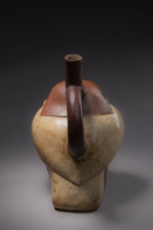 Steigbügelgefäß "Eulenkrieger", ca. 400 - 600 n. Chr., Peru, Moche, Größe: H: 20,5 cm (H: 8.1 inch), ID: 3052481 - 5/6