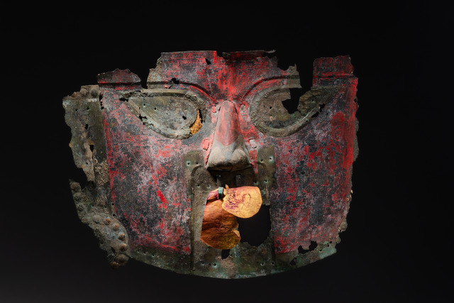 Masque funéraire, vers 900 - 1100 apr. J.-C., Pérou, Lambayeque, Taille: H: 22,5 cm B: 28 cm (H: 8.9 inch B: 11.0 inch), ID: 3052489