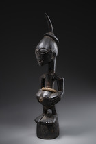 Anthropomorphic power figure "nkishi" (pl. "mankishi"), D. R. Congo, Songye, Size: H: 59,5 cm (H: 23.4 inch), ID: 3052634 - 4/6