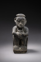Figure ancestrale assise avec collier "kalabubu", Indonésie - Nias, Taille: H: 14 cm (H: 5.5 inch), ID: 3052630 - 2/5