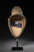 Female face mask "okuyi" or "mukuyi", Gabon, Punu, Size: H: 30 cm (H: 11.8 inch), ID: 3052582 - 5/5