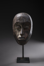 Face mask of the "bukota" society, D. R. Congo, Lengola, Size: H: 22 cm (H: 8.7 inch), ID: 3052577 - 3/5