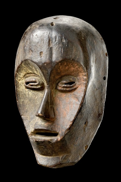 Face mask of the "bukota" society, D. R. Congo, Lengola, Size: H: 22 cm (H: 8.7 inch), ID: 3052577