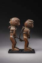Paire de figures ancêtres "itara", Indonésie - Timor oriental, île d'Ataúro, Taille: H: 15 cm & 16 cm (H: 5.9 inch & 6.3 inch), ID: 3052619 - 4/5