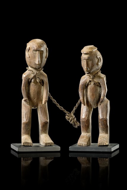 Paire de figures ancêtres "itara", Indonésie - Timor oriental, île d'Ataúro, Taille: H: 15 cm & 16 cm (H: 5.9 inch & 6.3 inch), ID: 3052619