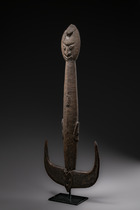 Suspension hook "samban" or "tshambwan", Papua New Guinea - East Sepik Province - Angoram District, Iatmul, Size: H: 72,5 cm (H: 28.5 inch), ID: 3052614 - 2/5