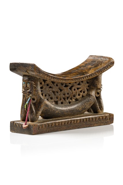 Appui-tête / Appui-cou "korwar" ("korvar"), Nouvelle-Guinée occidentale / Papouasie occidentale (Irian Jaya) - Région de Korvar, Taille: B: 21,5 cm H: 13,3 cm (B: 8.5 inch H: 5.2 inch), ID: 3052612