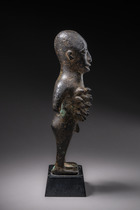 Standing male figure, Nigeria, Benin, Size: H: 17,5 cm (H: 6.9 inch), ID: 3052604 - 4/5