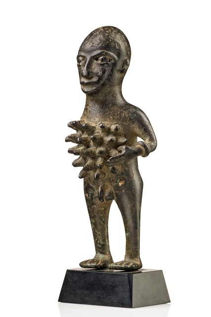 Standing male figure, Nigeria, Benin, Size: H: 17,5 cm (H: 6.9 inch), ID: 3052604
