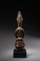 Kneeling figure, Nigeria, Urhobo, Size: H: 21,5 cm (H: 8.5 inch), ID: 3052637 - 5/5