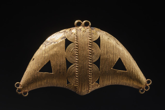 Crescent-shaped ornament, Ghana, Akan, Size: H: 9,5 cm (H: 3.7 inch), ID: 3052546