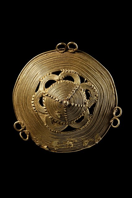 Ornamental pendant with floral motif, Ghana, Akan, Size: D: 6,4 cm (D: 2.5 inch), ID: 3052542