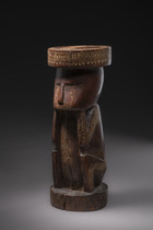 Figure accroupie avec cimier circulaire, Papouasie-Nouvelle-Guinée - région de Massim, Taille: H: 30 cm (H: 11.8 inch), ID: 3052581 - 2/7