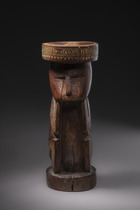 Figure accroupie avec cimier circulaire, Papouasie-Nouvelle-Guinée - région de Massim, Taille: H: 30 cm (H: 11.8 inch), ID: 3052581 - 3/7