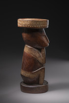 Figure accroupie avec cimier circulaire, Papouasie-Nouvelle-Guinée - région de Massim, Taille: H: 30 cm (H: 11.8 inch), ID: 3052581 - 4/7