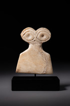 Old syrian eye idol, Tell Brak, ca. 3500 - 3300 BC, Mesopotamia – Northeastern Syria, Tell Brak, Size: H: 7,5 cm B: 6 cm (H: 3.0 inch B: 2.4 inch), ID: 3052652 - 4/4