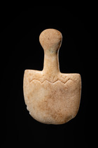 Idol with decorative incisions, “Kusura" type, Early Bronze Age II, ca. 2nd half of the 3rd millennium BC, Anatolia (Asia Minor, Turkey), Size: H: 8,6 cm B: 5,5 cm (H: 3.4 inch B: 2.2 inch), ID: 3052664 - 2/4