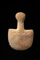 Idol with decorative incisions, “Kusura" type, Early Bronze Age II, ca. 2nd half of the 3rd millennium BC, Anatolia (Asia Minor, Turkey), Size: H: 8,6 cm B: 5,5 cm (H: 3.4 inch B: 2.2 inch), ID: 3052664 - 4/4