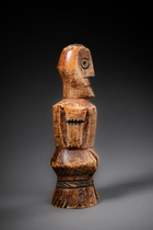 Figure anthropomorphe "iginga" (pl. "maginga"), env. 1900, R. D. Congo, Lega, Taille: H: 11 cm (H: 4.3 inch), ID: 3052728 - 3/6