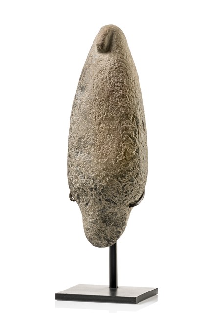 Objet zoomorphe préhistorique en pierre, peut-être un pilon, Papouasie-Nouvelle-Guinée - Province de Madang, vallée de Simbai, Taille: M: 21 x 7,5 x 5,1 cm (M: 21 x 7,5 x 2.0 inch), ID: 3052661