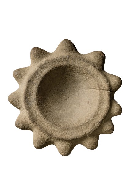 Socle de mortier préhistorique, Papouasie-Nouvelle-Guinée - Hautes Terres occidentales / Simbu (Chimbu), Taille: M: 9,5 x 29,3 x 28,7 cm (M: 9,5 x 29,3 x 11.3 inch), ID: 3052677