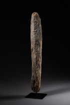 Anthropomorphe Steinskulptur, Papua-Neuguinea, Größe: M: 66,5 x 9,1 x 9,6 cm (M: 66,5 x 9,1 x 3.8 inch), ID: 3052688 - 4/5