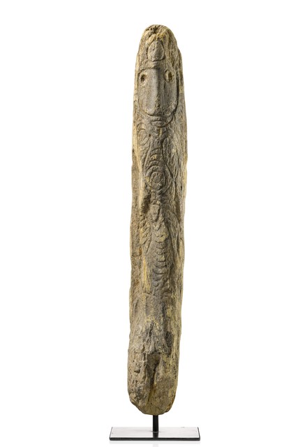 Sculpture en pierre anthropomorphe, Papouasie-Nouvelle-Guinée, Taille: M: 66,5 x 9,1 x 9,6 cm (M: 66,5 x 9,1 x 3.8 inch), ID: 3052688