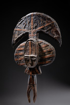 Reliquary guardian figure "boho-na-bwete", Gabon, Kota, Haut-Ogoooué, Southern Obamba (Mbangwe), Size: H: 49,5 cm (H: 19.5 inch), ID: 3052705 - 4/5