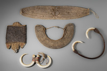 Cinq objets de bijouterie, Papouasie-Nouvelle-Guinée, ID: 3052775 - 2/2