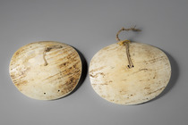 Deux ornements de poitrine "kapkap", Îles Salomon, Taille: D: 14,5 cm / 12,5 cm (D: 5.7 inch / 4.9 inch), ID: 3052719 - 2/3