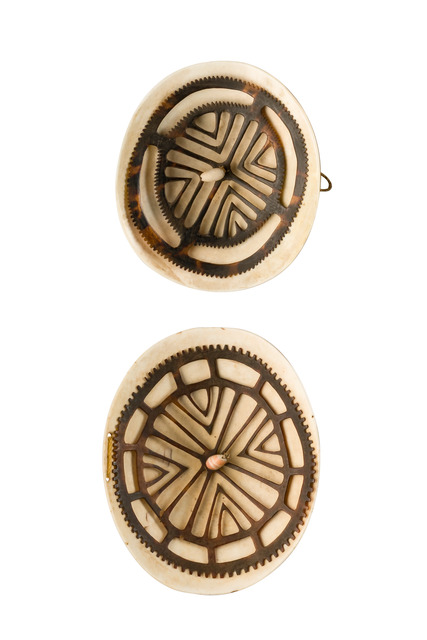 Two breast ornaments "kapkap", Solomon Islands, Size: D: 14,5 cm / 12,5 cm (D: 5.7 inch / 4.9 inch), ID: 3052719