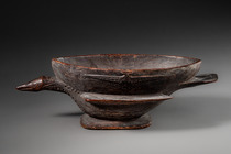 Zoomorphic bowl and mortar with anthropomorphic pestle, Papua New Guinea - Tami Islands, Size: L: 37,5 cm H: 10 cm L: 11 cm (L: 14.8 inch H: 3.9 inch L: 4.3 inch), ID: 3052727 - 2/7
