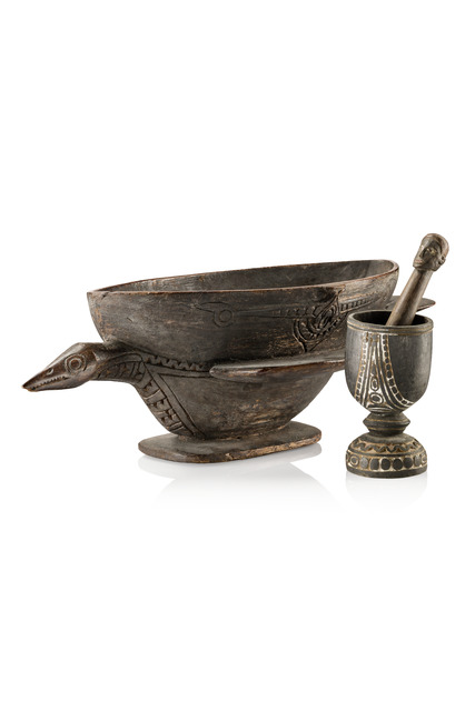 Zoomorphic bowl and mortar with anthropomorphic pestle, Papua New Guinea - Tami Islands, Size: L: 37,5 cm H: 10 cm L: 11 cm (L: 14.8 inch H: 3.9 inch L: 4.3 inch), ID: 3052727
