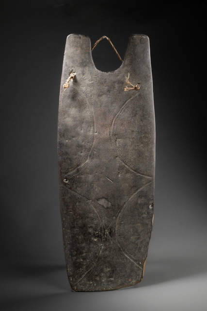 War shield "eláyaborr" for archers, Papua New Guinea - Southern Highlands, Mendi, Size: H: 77,5 cm B: 29,5 cm (H: 30.5 inch B: 11.6 inch), ID: 3052778