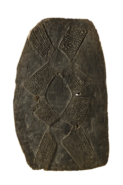 War shield, Papua New Guinea - Simbai River, Kalam, Size: H: 104,5 cm B: 61 cm (H: 41.1 inch B: 24.0 inch), ID: 3052776