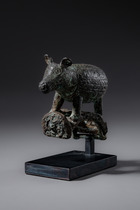 Mammal-shaped handle, Bronze Age, ca. 300 BC – 200 AD, Indonesia, Eastern Java, purportedly from Lumajang area, Size: L: 8,4 cm H: 6,5 cm (L: 3.3 inch H: 2.6 inch), ID: 3052698 - 3/6
