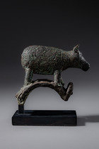 Mammal-shaped handle, Bronze Age, ca. 300 BC – 200 AD, Indonesia, Eastern Java, purportedly from Lumajang area, Size: L: 8,4 cm H: 6,5 cm (L: 3.3 inch H: 2.6 inch), ID: 3052698 - 4/6