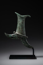 Double-pointed Axe with animal heads, Bronze Age, ca. 300 BC – 200 AD, Indonesia, Java, Size: H: 23,8 cm B: 20,5 cm (H: 9.4 inch B: 8.1 inch), ID: 3052699 - 3/5