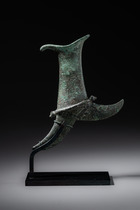 Double-pointed Axe with animal heads, Bronze Age, ca. 300 BC – 200 AD, Indonesia, Java, Size: H: 23,8 cm B: 20,5 cm (H: 9.4 inch B: 8.1 inch), ID: 3052699 - 4/5