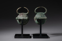 Ein hervorragendes Paar "Büffelschellen", Bronzezeit, ca. 300 v. Chr. – 300 n. Chr., Nordostthailand, Größe: H: 9,8 cm B: 7 cm (H: 3.9 inch B: 2.8 inch), ID: 3052700 - 5/5