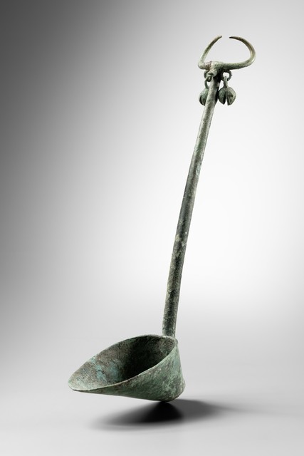 Louche rituelle avec tête de buffle, âge du bronze, env. 300 av. J.-C. – 300 apr. J.-C., Nord-Est de la Thaïlande, Taille: H: 28 cm (H: 11.0 inch), ID: 3052701
