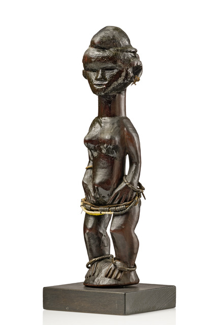 Standing female figure, Sierra Leone, Temne, Size: H: 32 cm (H: 12.6 inch), ID: 3052781